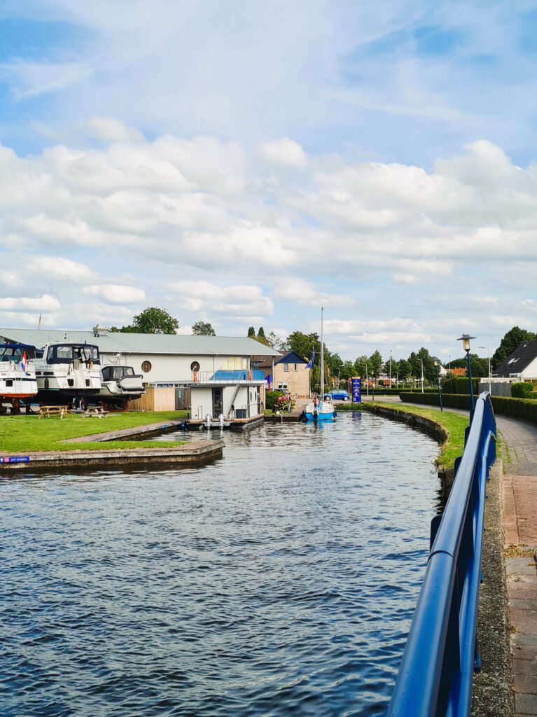 Terherne Friesland Gea Kramer roeibootje kanaal