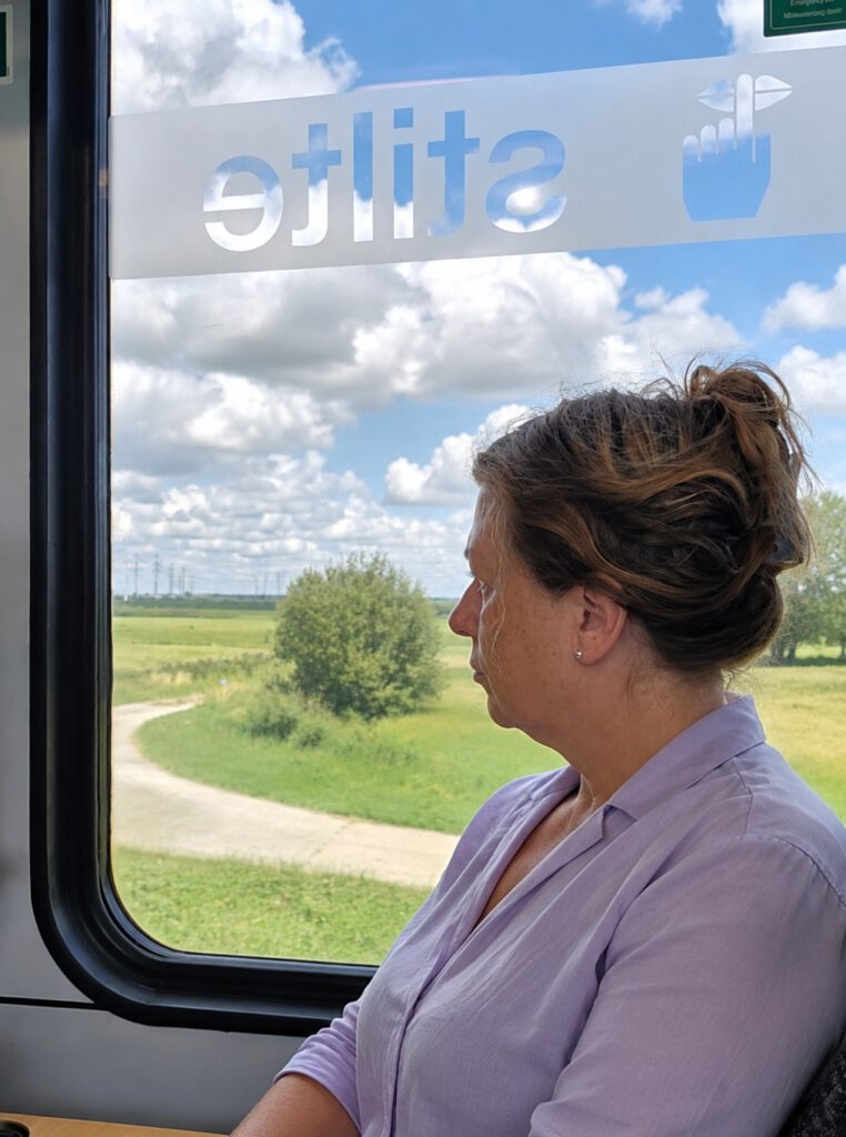 2026-08-10 Gea Kramer uit Groningen stiltecoupé Arriva Uithuizen