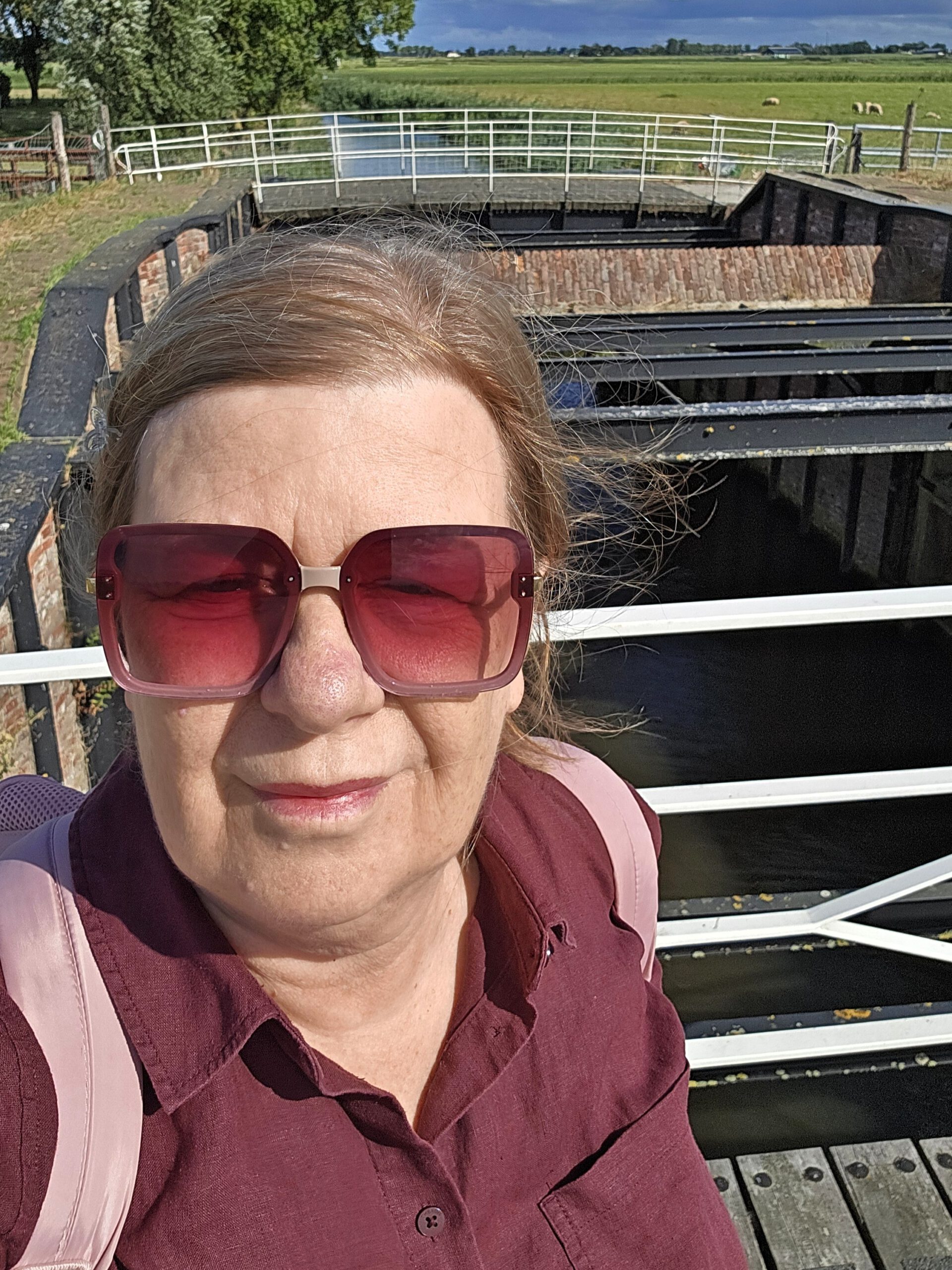 Gea Kramer bij de Wetsingerzijl in het Reitdiepgebied, Groningen